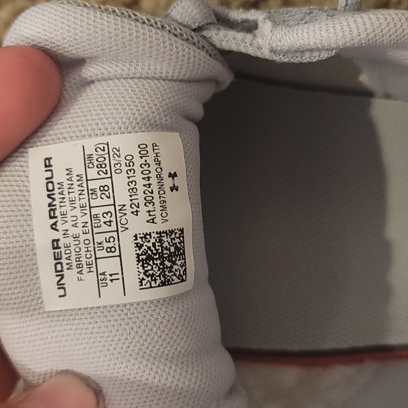 Brand New Women's Under Armour Charged shoes.  Never worn - Picture 2 of 2